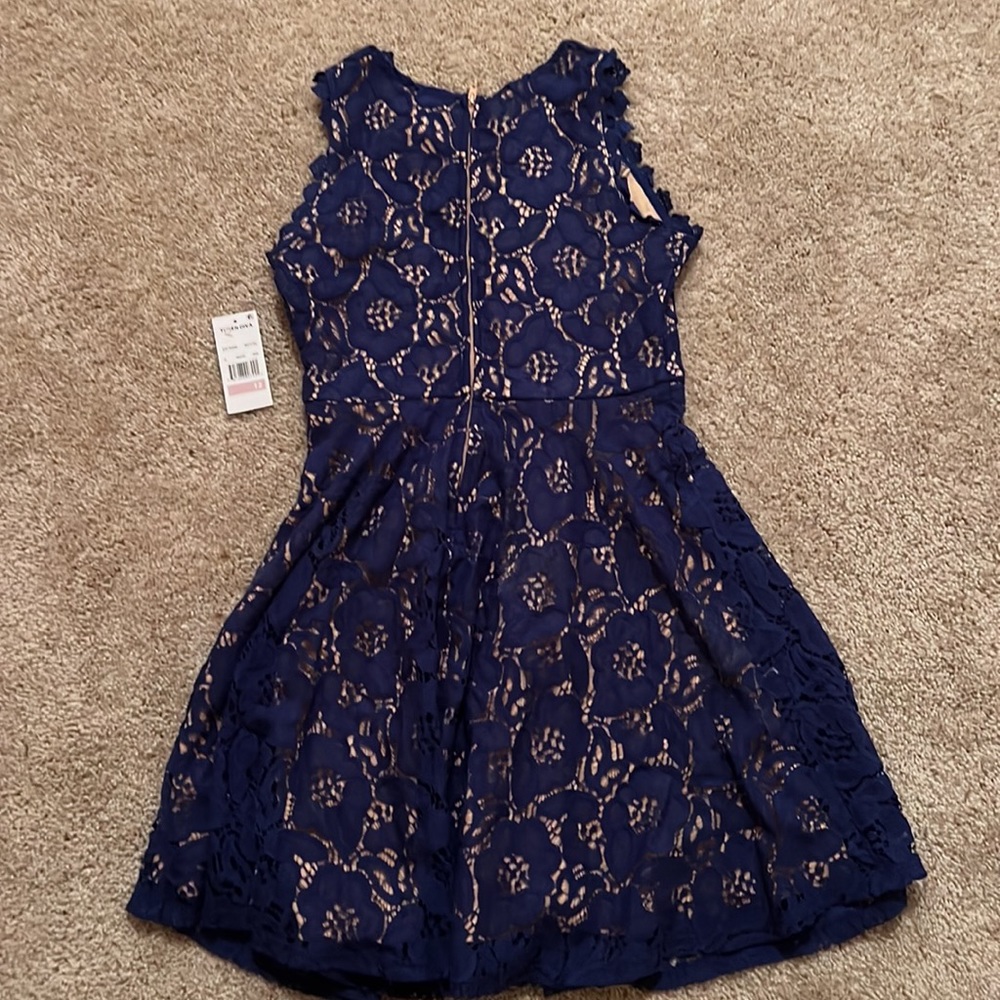Girl’s lace Party Dress fully lined size 12 - Picture 2 of 6